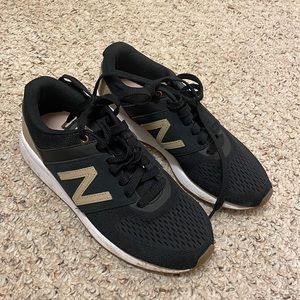 New Balance Black and Tan Tennis Shoes Size 6.5